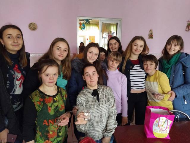 Студенти факультету педагогіки і психології та вихованці Петраківської школи-інтернат